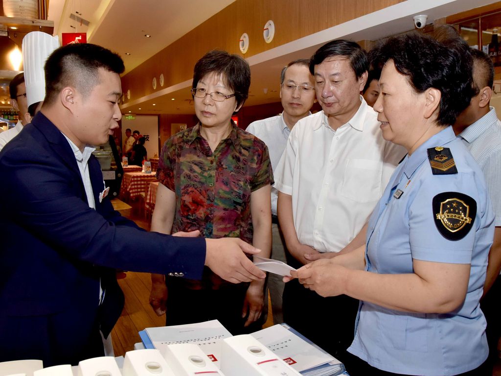 国务院食品安全委员会督查组到西城区督查食...