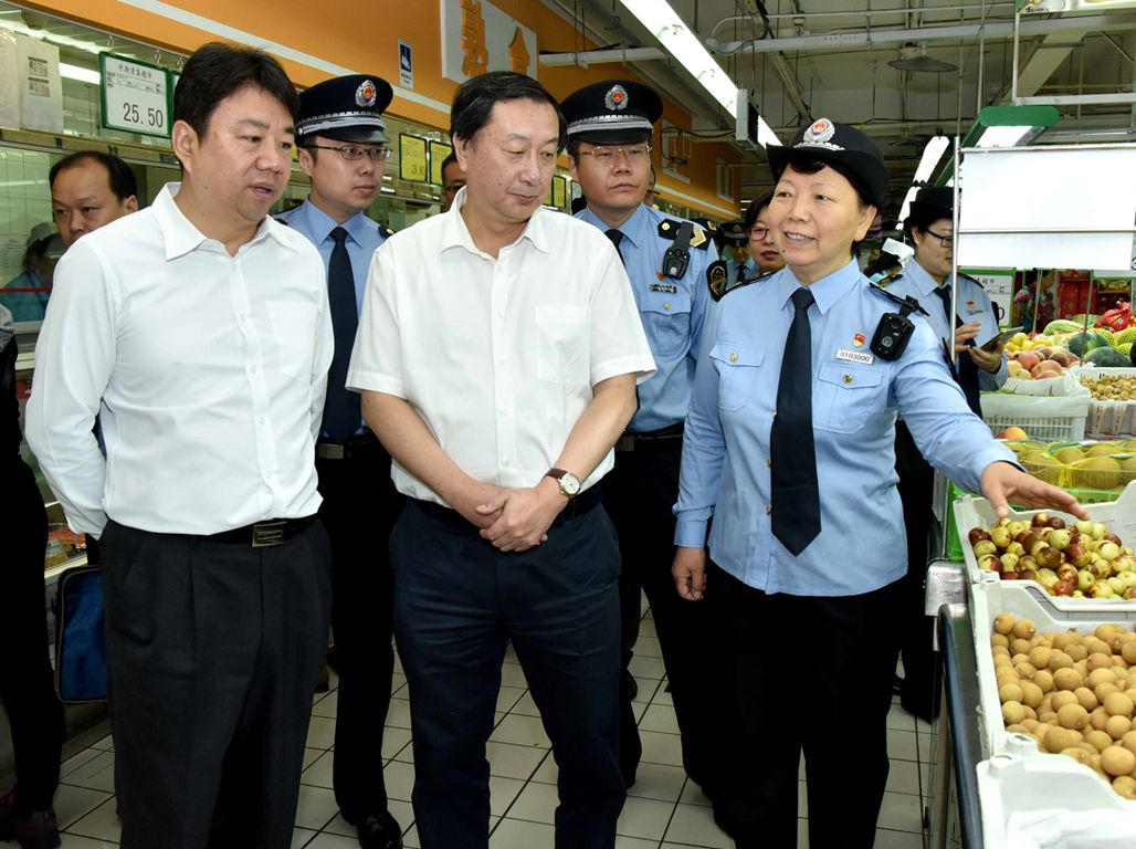 市食药监管局党组书记、局长丛骆骆带队检查...